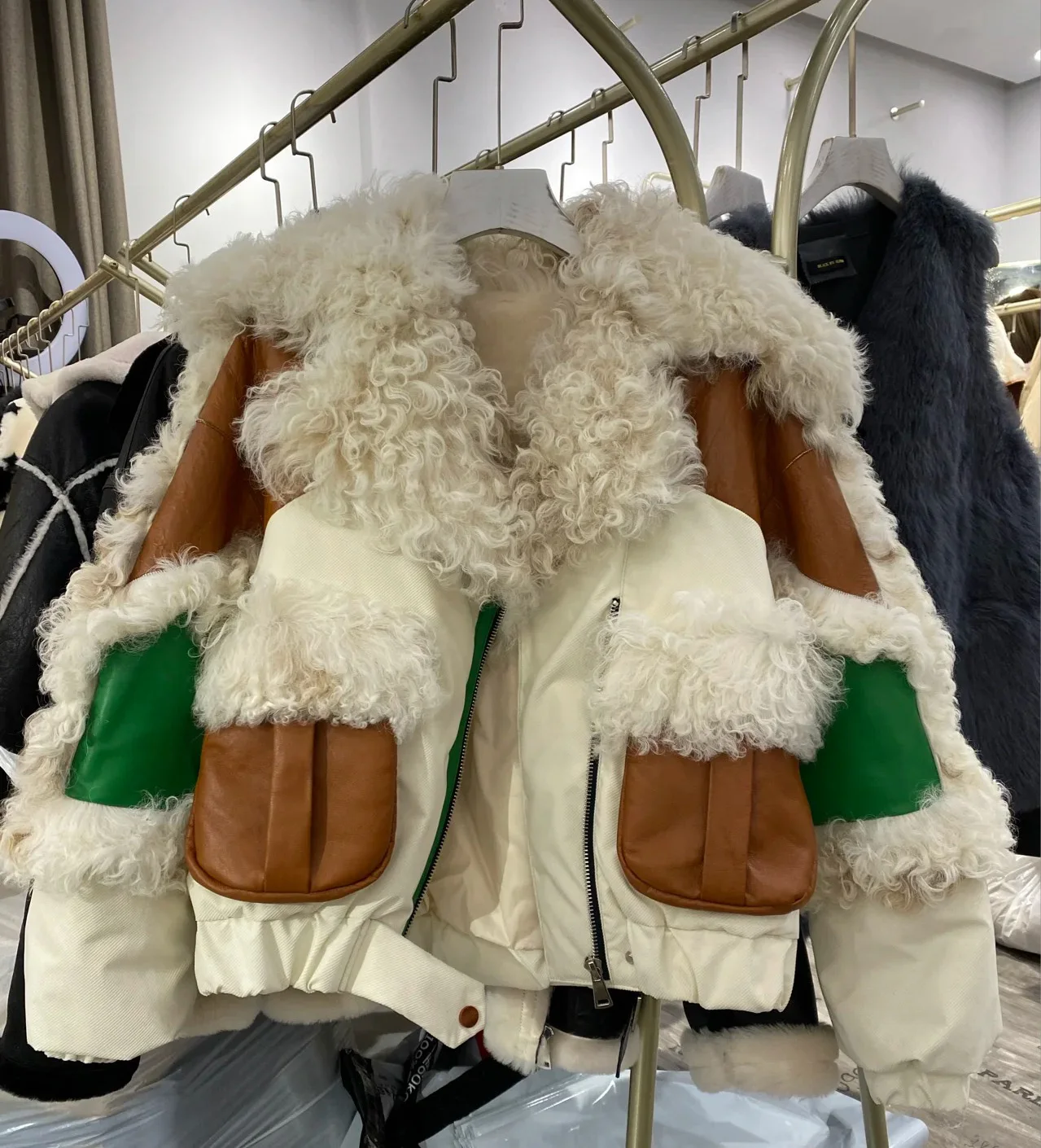 

2021 New Real Sheep Curl Fur Collar Feather Jacket Female Winter White Duck Down Short Parka Fashion Hit The Color Down Coat