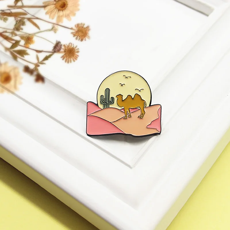 Эмалированная брошь в виде двух рыб морских ракушек жемчужин водных растений