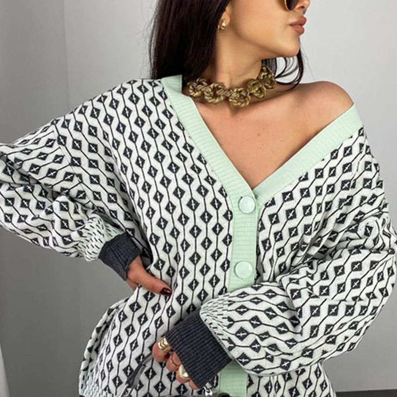 Кардиган женский трикотажный с V-образным вырезом длинным рукавом осень 2021 |