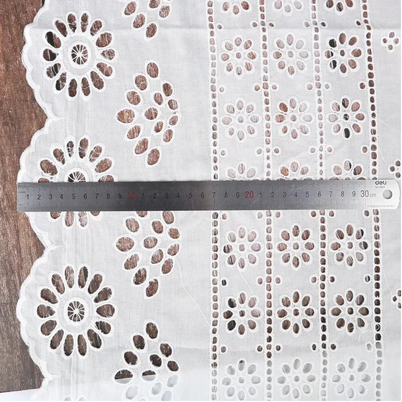 Хлопковая кружевная ткань с зубчатыми ушками и вышивкой для шитья платья