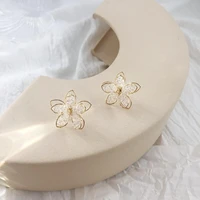 2021 korean sweet crystal hollow flower stud earrings for women fashion elegant statement simple style gift oorbellen party gift
