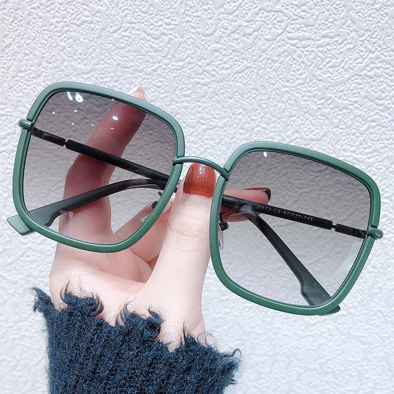 

2021 Fashion Tea Gradient Sunglasses Women Ocean Water Cut Trimmed Lens Metal Curved Temples Sun Glasses Female UV400