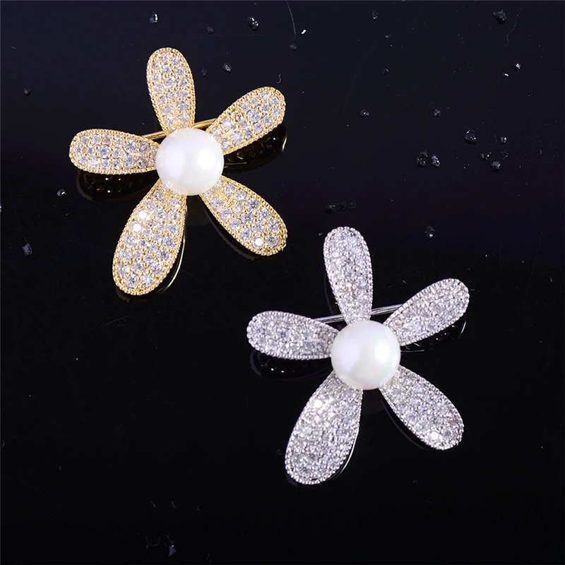 Small White Rhinestone Flower Pearl Wedding Women Brooches Crystal Broach Bridal Sash Flower Pin Engagement Accessory Jewelry