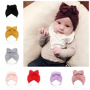 Новинка, 1 шт., шапка-тюрбан со складками и бантиком для новорожденных и малышей, милые шапки-бини для маленьких девочек, головные уборы, аксессуары для волос