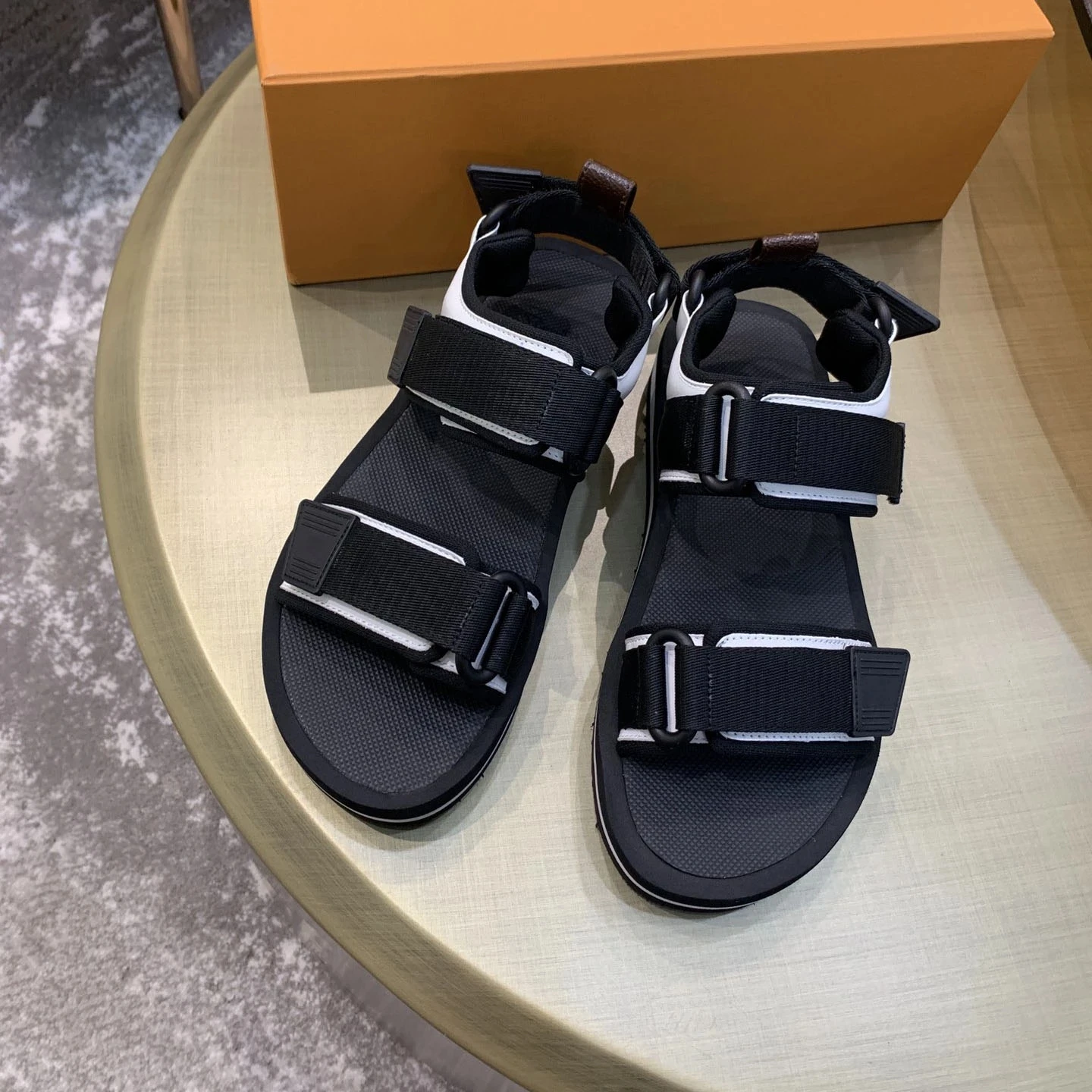 

2021 Summer Sandals Comfort Women Shoes Round Toe Genuine Leather Velcro Women Sandals Casual Shoes Woman Fashion Sandals Woman