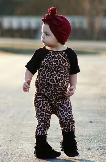 Новинка 2020 года Сезон весна-лето Модели Цельнокроеная одежда с короткими