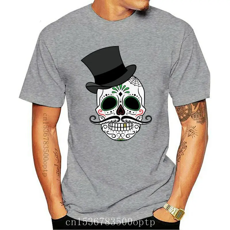 

Футболка мужская с круглым вырезом, ярким черепом и шляпой