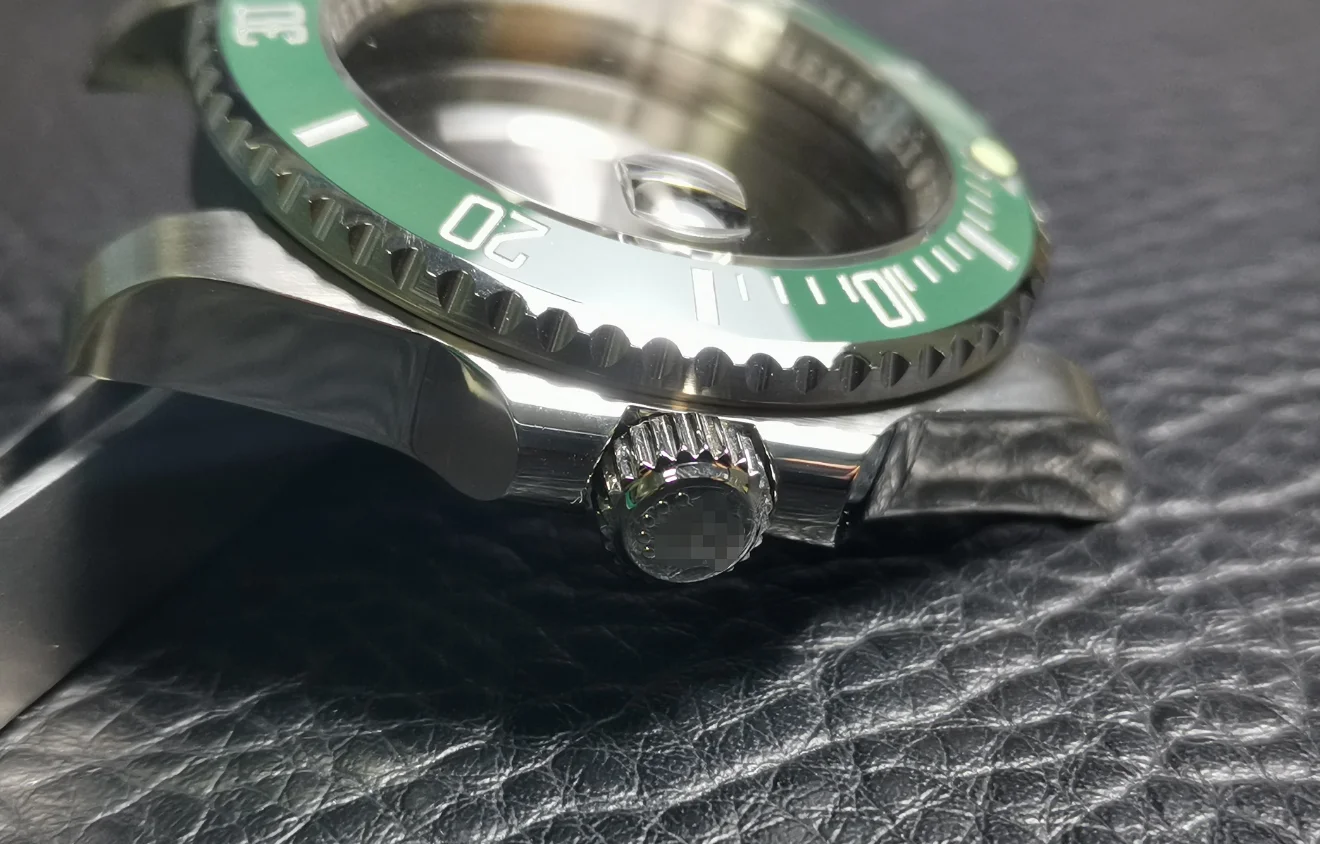 

Suitable for Green Water Ghost Modified Hand Watchcase with Japanese Seiko NH35A Movement