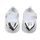 Кроссовки детские кожаные с мягкой подошвой и блестками, с принтом в виде сердца