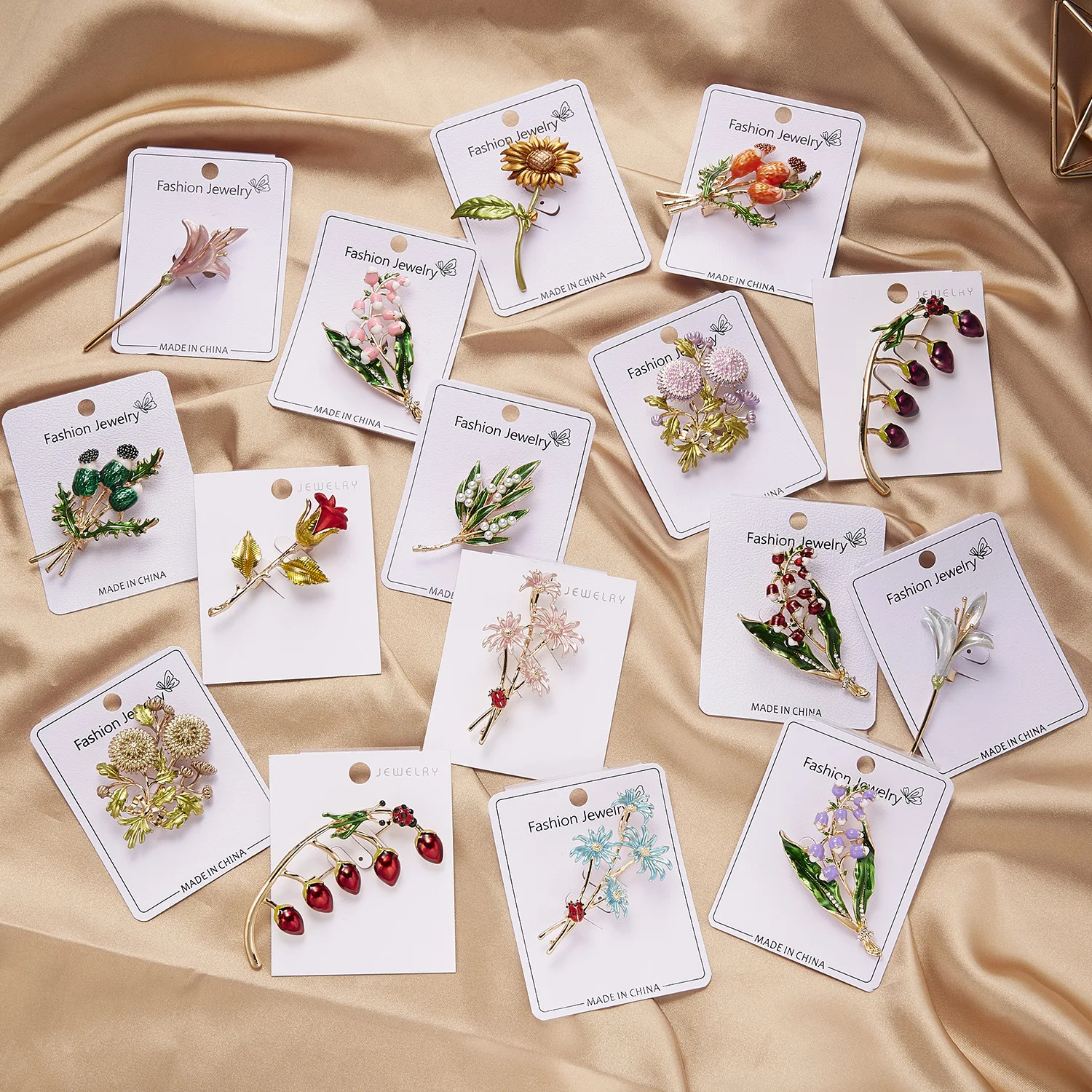 Женская эмалированная брошь в виде цветка розы |