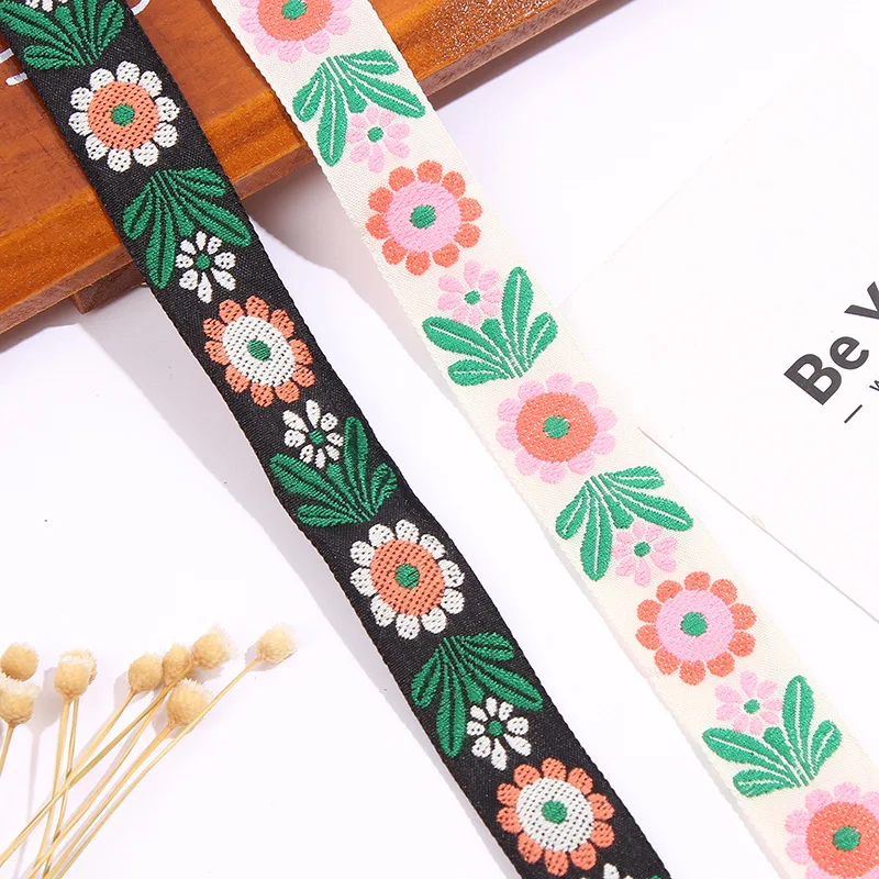 

Лента хлопковая жаккардовая с вышивкой, 2,5 см