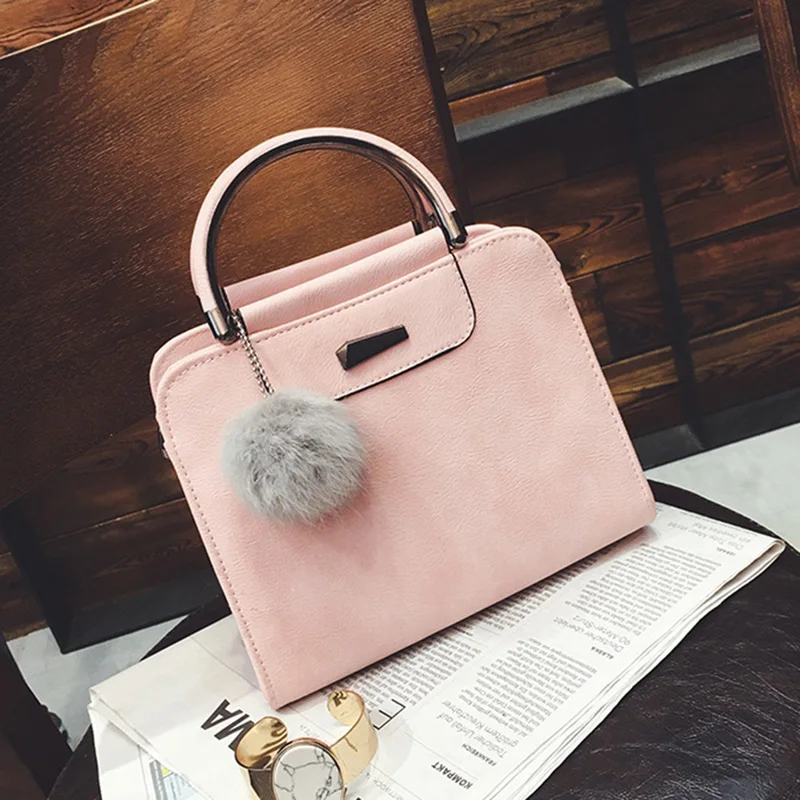 Pink Для женщин Сумки ранец мягкая из искусственной кожи Модные Сумки сумки кошелек Утюг медаль Черный, серый цвет винтажная сумка через плечо с пушистыми помпончиками для детей с клапаном - Цвет: Pink