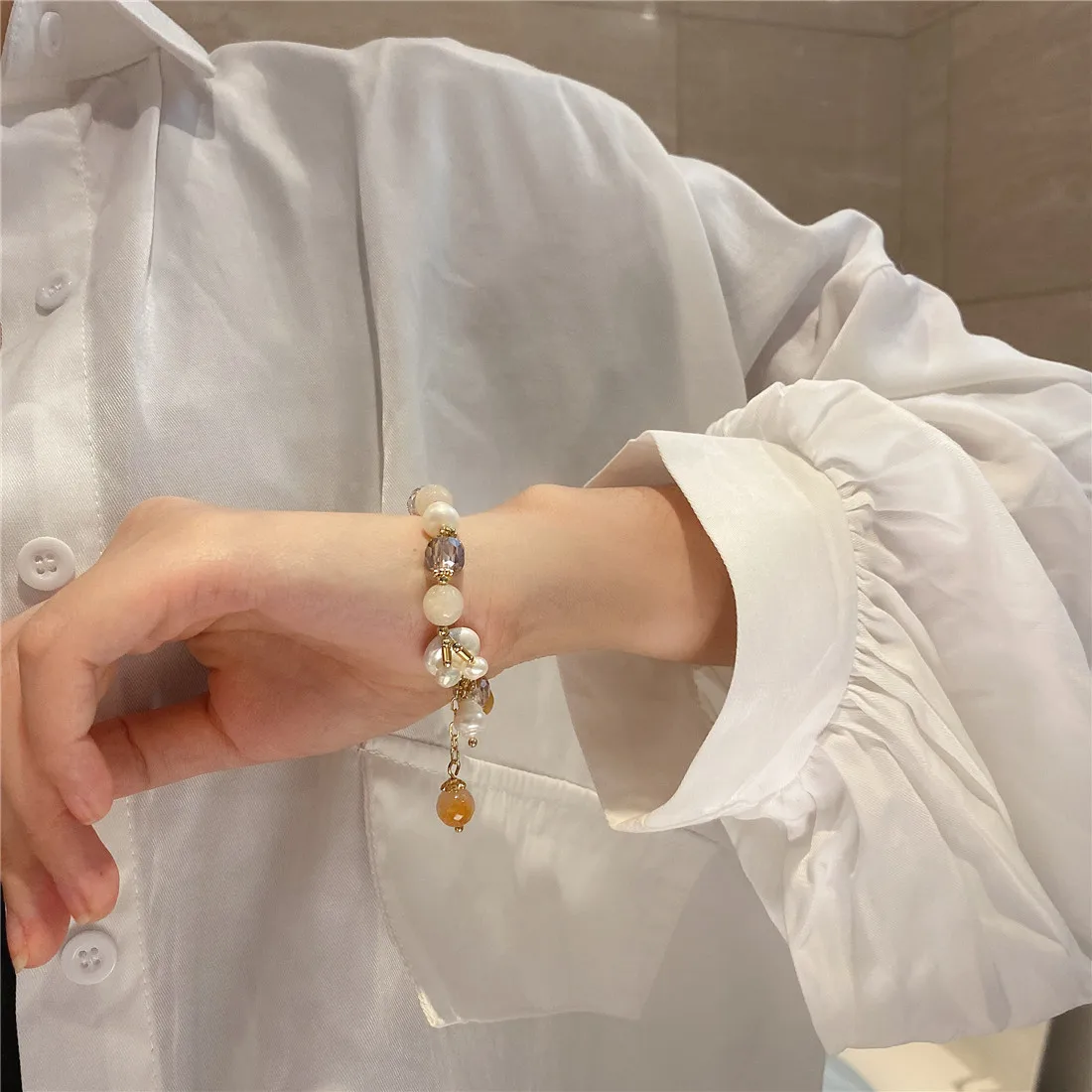 

Version of Ladies Yellow Crystal Hand-woven Hand Rope Ladies Boutique Natural Freshwater Pearl Bracelet