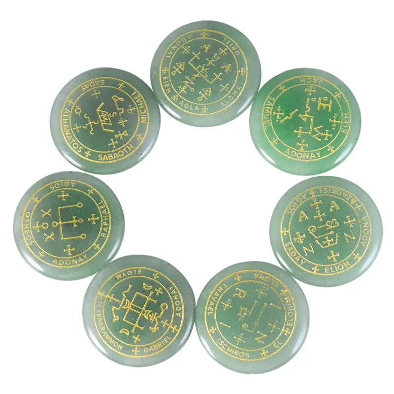 Green Aventurine TUMBEELLUWA Исцеление Кристалл полированный Выгравированный круглый ладонь беспокойтесь камень символ рейки Семь архангелов, набор из 7 - Цвет: Green Aventurine