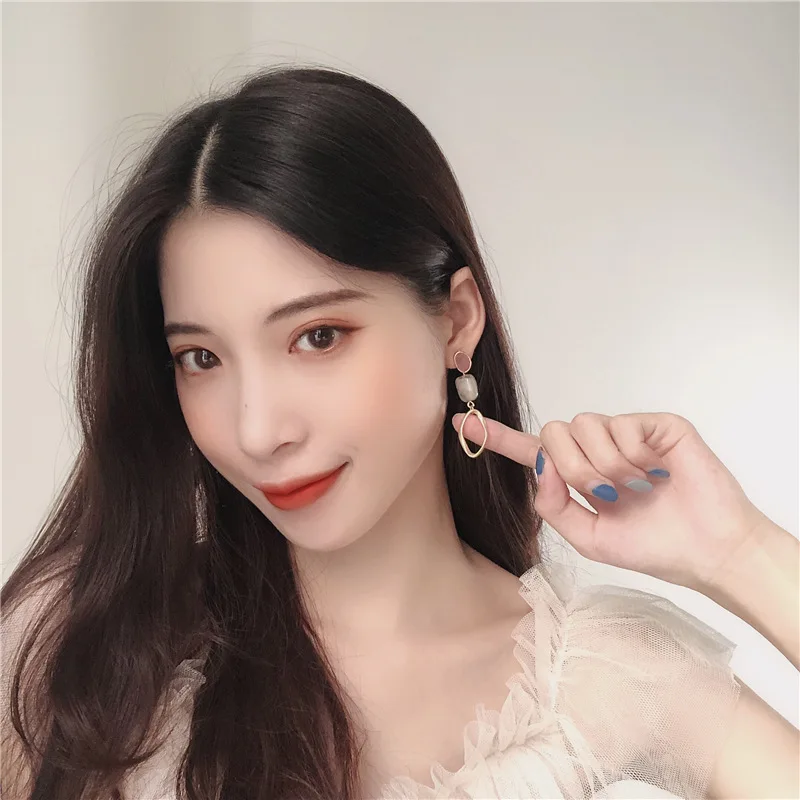 Ретро мода веб знаменитости серьги темпераментные контракт характер текстура