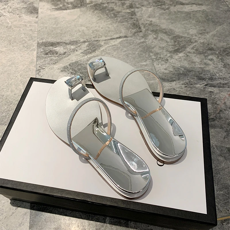 Шлепанцы женские летние тонкие стразы с зажимом 2021 носка на плоской подошве