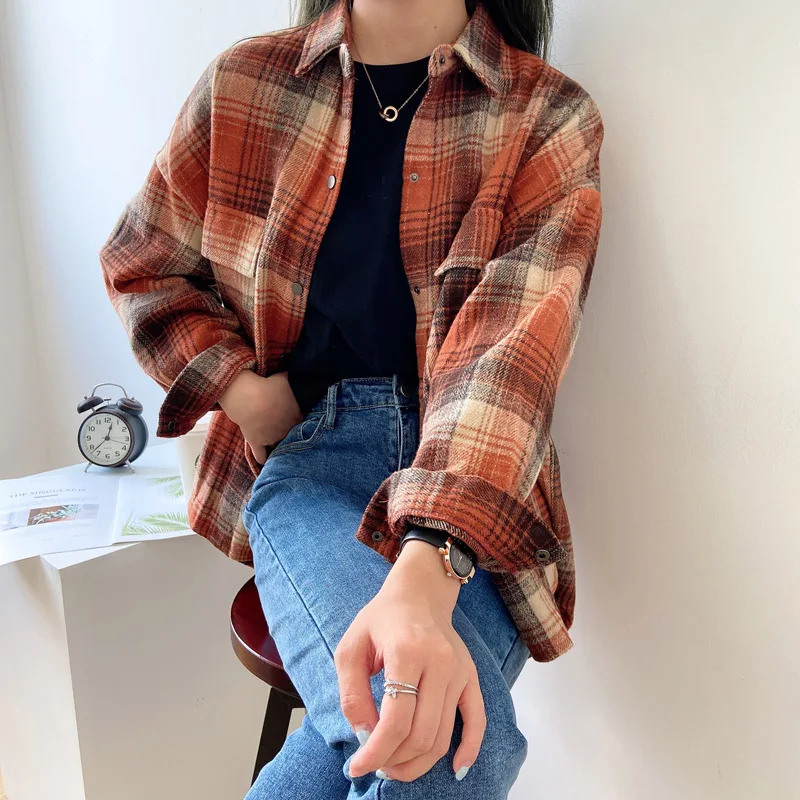 

Autumn / winter 2020 women's frosted and thickened Plaid Shirt Korean loose pocket retro coat versatile BF women's tops