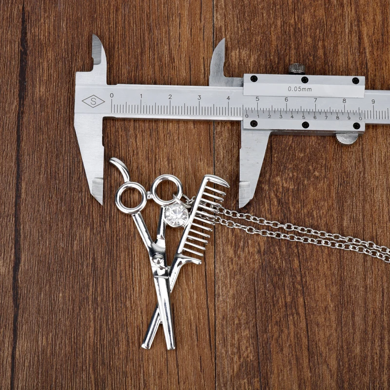 

Scissor Comb Pendant Necklace Barber Shop Theme Rhinestone Choker Necklace Cool Unisex Style Jewelry Cute Gifts for Hair Dresser