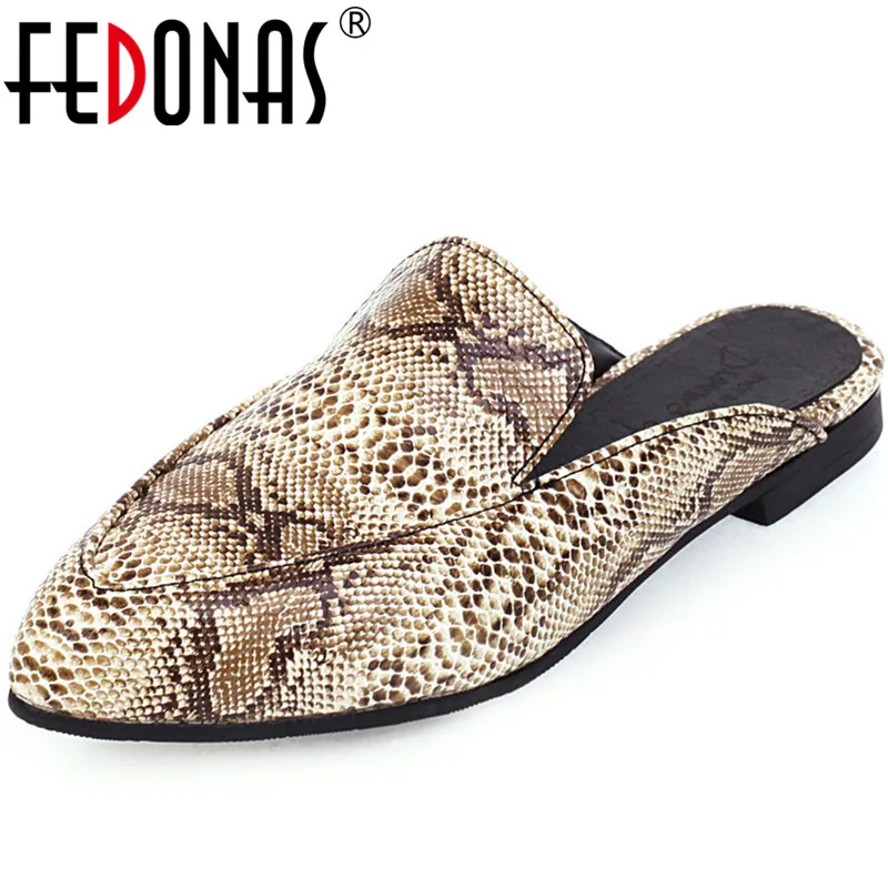 Женские босоножки на квадратном каблуке FEDONAS вечерние с острым носком лето