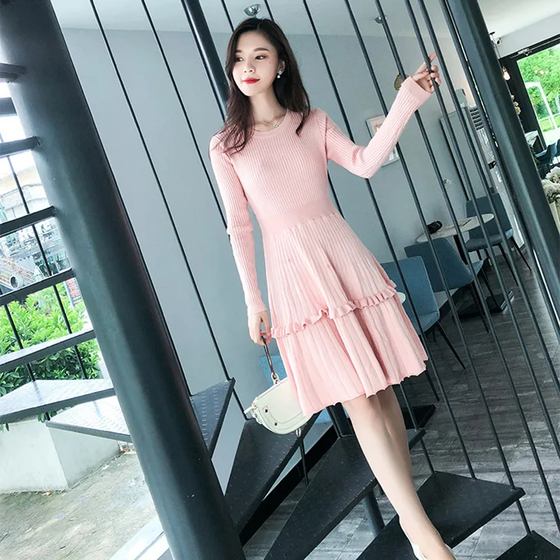 Элегантное женское платье свитер 2018 зимнее однотонное с оборками и длинным