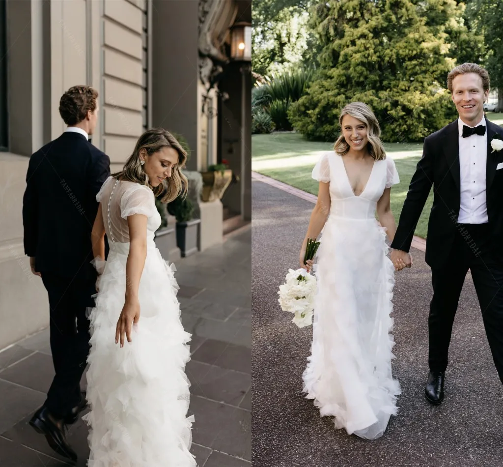 

Женское платье с рукавом-крылышком, V-образным вырезом и бабочкой