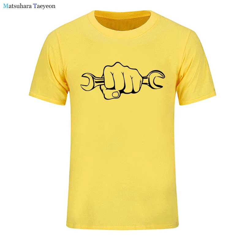 Механик Холдинг гаечный ключ мотоцикл футболка забавный подарок на день