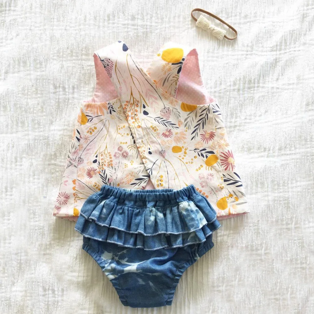 Топ без рукавов с цветочным принтом и джинсовые шаровары оборками комплект из 3