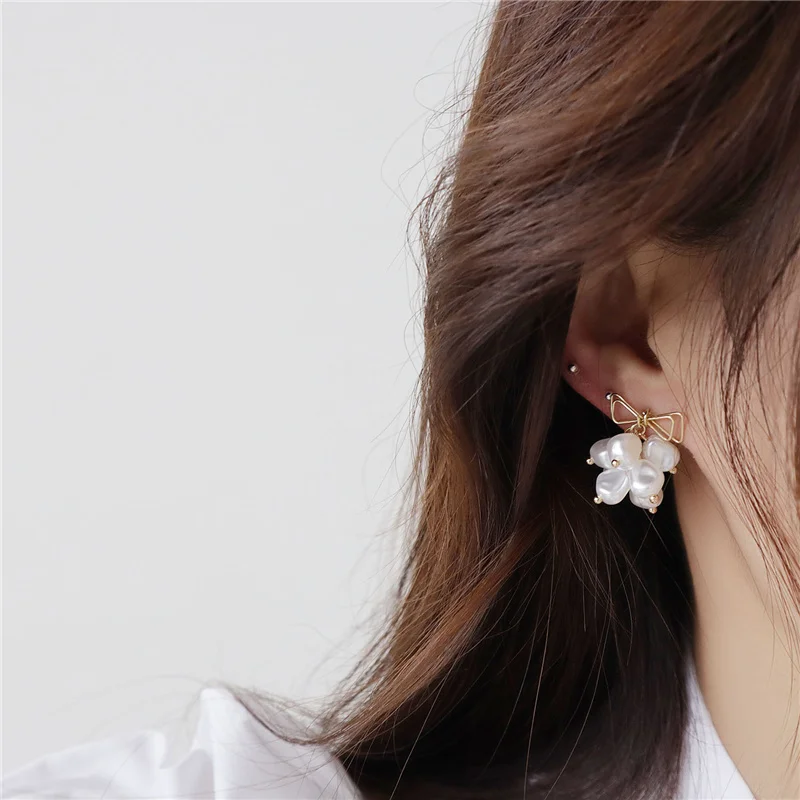 

Lovely Bow Design Natural Pearl Temperament Earrings for Women New Exquisite Statement Earrings Jewelry Accessories Wholesale
