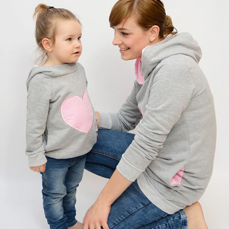 Толстовки с капюшоном для мамы и дочки одинаковые осенние толстовки принтом
