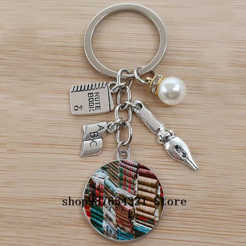 Красочная книжная полка для библиотеки брелок ключей в ретро-стиле подержанная