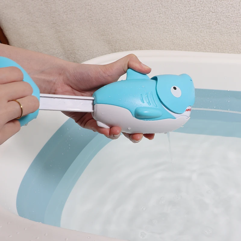 Детский пистолет распылитель для купания детский акулы ванная комната душа