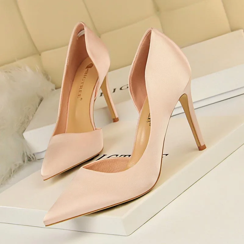 

European and American Women Stilettos Satin Shallow Mouth Pointed Toe Side Hollow Pumps Sexy Nightclub Slim High Heels Fashion