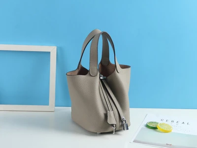 Light grey Unua amo Brand Women Handbags Fashion High Capacity Basket Bag Ladies Luxury Genuine Leather Bucket Totes Hand Bags - Цвет: Light grey
