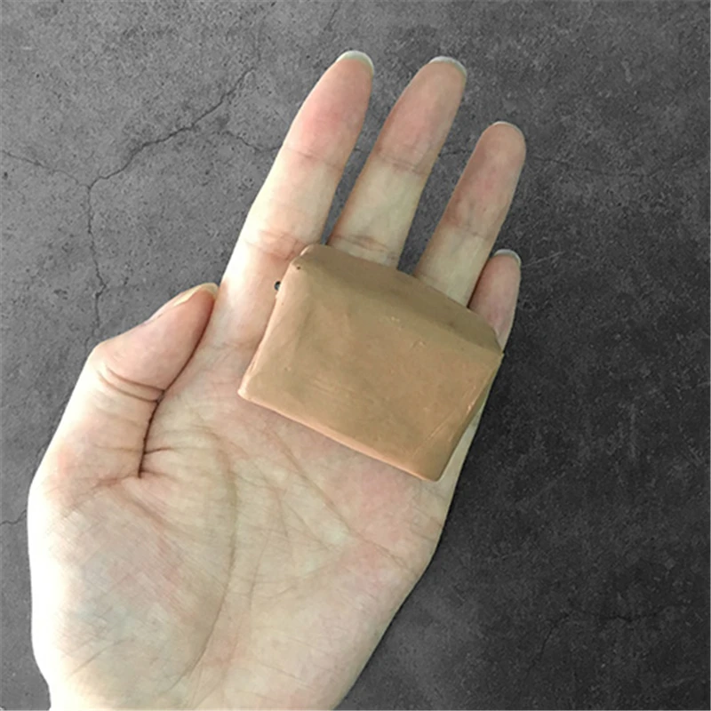 Автоматические волшебные трюки с пальмовым огнем произведенные магии пламени