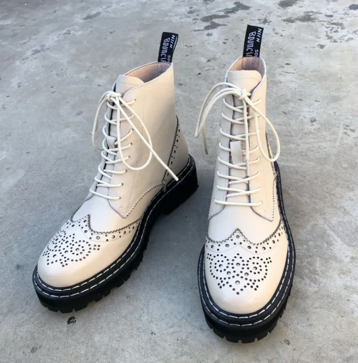 

2020 New Trend Genuine Leather Boots Women Hollow Out Flowers Brogues Platform Street Motorcycle Boots Women Riding Botas Mujer