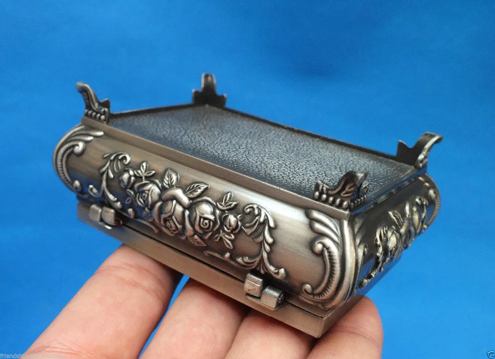 

New Beautiful tibet silver carved Rose Manor jewelry box Size: 4x6x9 cm