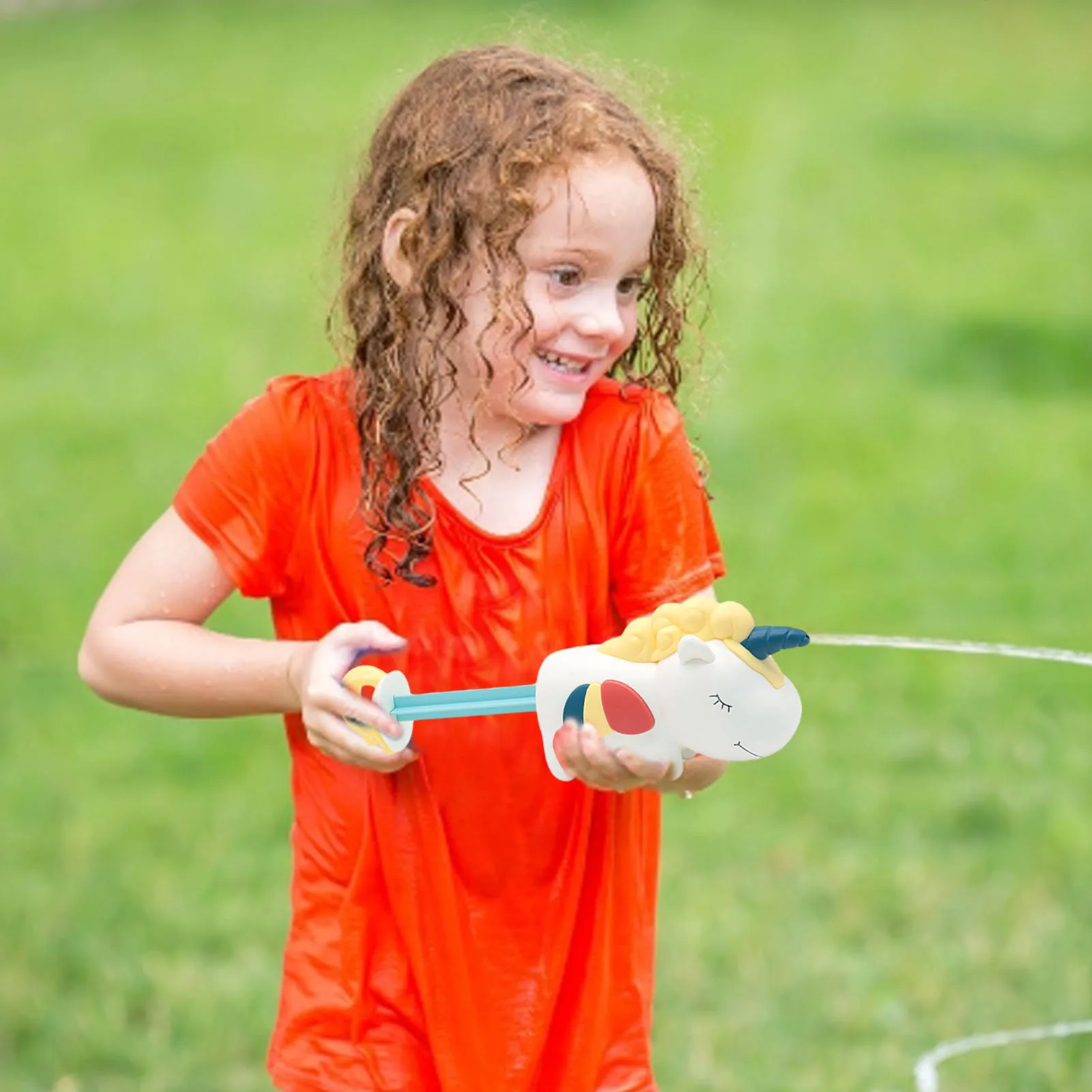 

Children Pull Water Guns To Play in The Water Toy Garden Swimming Pool To Play with Unicorns and Water Cannons