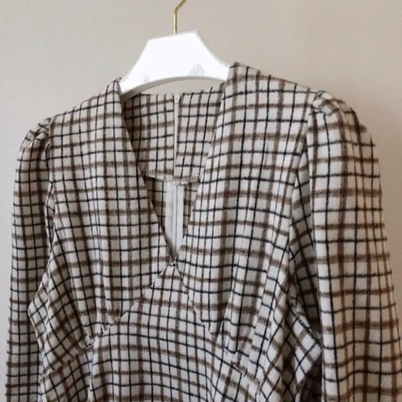 

Plaid Print Long Dress Women 2020 Elegant V Neck Slim Korean Dresses Office Ladies Puff Sleeve Spring Autumn Dress Robe Femme