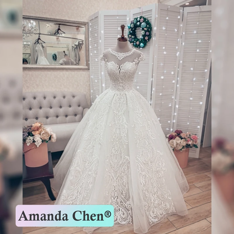 Кружевное бальное платье с рукавами-крылышками и аппликацией свадебное новинка