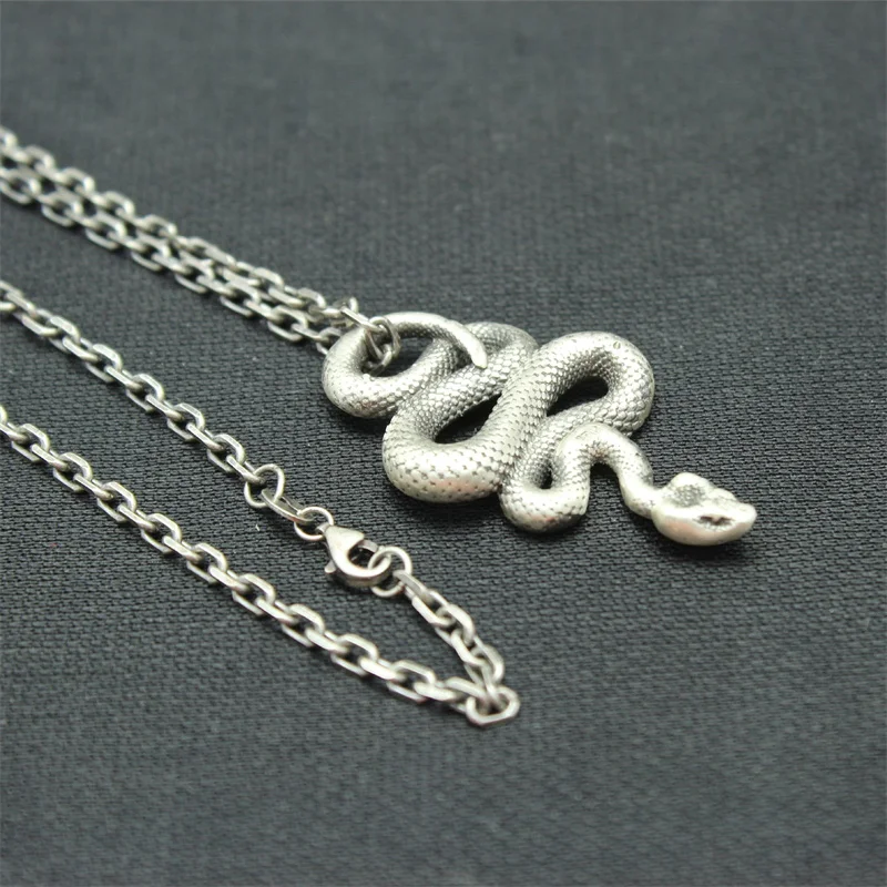 HelloLook 990 Pure Silver Animal Snake Pendant Gifts Punk Style Necklace Jewelry Accessories on переводится на русский язык следующим образом: Животное-змея из чистого серебра 990 HelloLook: подвеска, подарок, панк-стиль, ожерелье, ювелирные аксессуары.