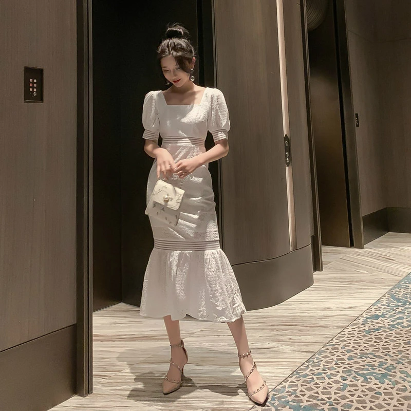 Женское ажурное платье средней длины повседневное белое с запахом юбкой-годе