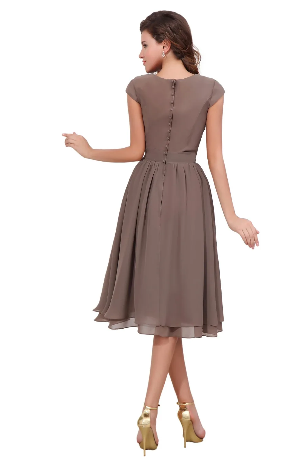 Коричневые платья для матери невесты трапециевидные шифоновые длиной до колен с