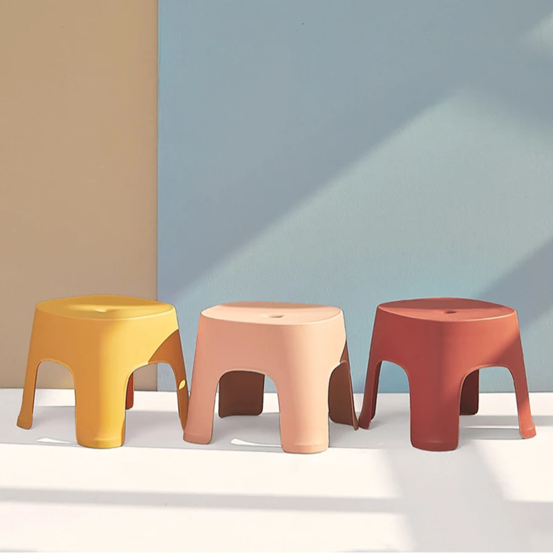 Небольшая скамейка нескользящий кофейный столик пластиковый простой стул