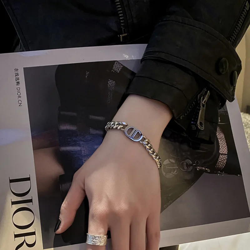 

Hip Hop Cuba Chain Letter D Women's Bracelets on Hand Kpop Designer Jewelry 2021 Jewelry Luxury Stainless Steel Bracelet Homme