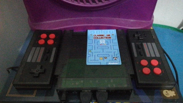 Ретро игровая консоль NTSC и PAL-B TV Handheld со встроенными 118 классическими различными