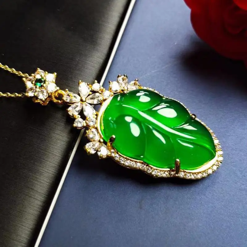 

Цепочка с подвеской из натурального халцедона, 100%