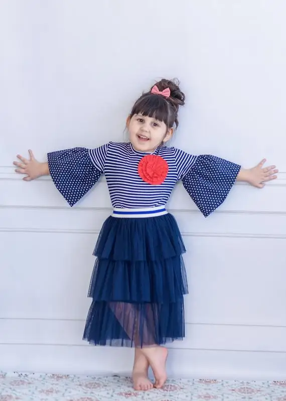 Платья с рукавами-фонариками для мамы и дочки; Одинаковая одежда в полоску с сеткой для мамы и меня; одежда для семьи; платья для мамы и девочки