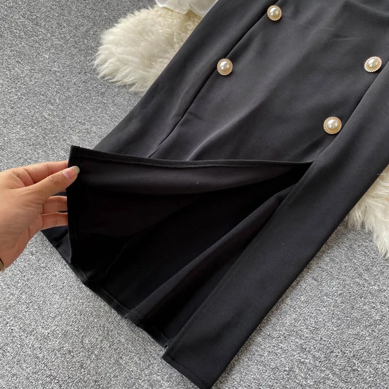 Платье на одно плечо с пышными рукавами приталенное двубортное ретро-платье