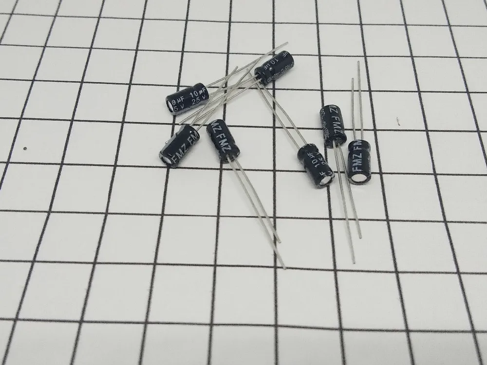 Pengiriman бесплатно 10 шт 10 мкФ 25 V frekuensi tinggi радиальный электролитический капазор, 4*7 мм IC