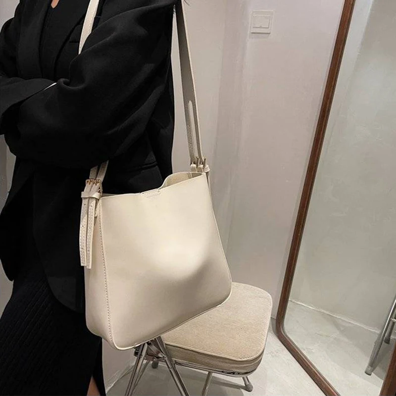 

Shoulder Bag Female Tote Bag Designer Women Bag Handbag Purse PU Leather Simple Fashion 2021 New Trend High Capacity Solid Color